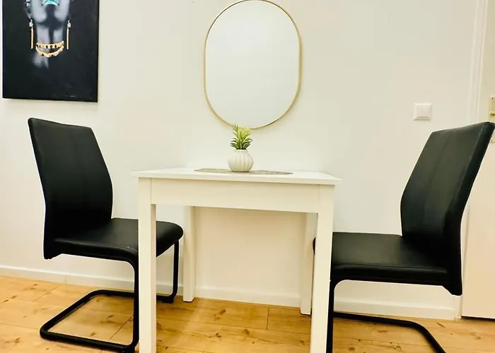 Private In Elegant 5-bedroom Near Kaufpark Alterlaa