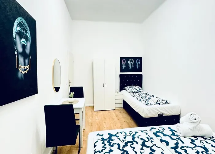 Private In Elegant 5-bedroom Near Kaufpark Alterlaa וינה