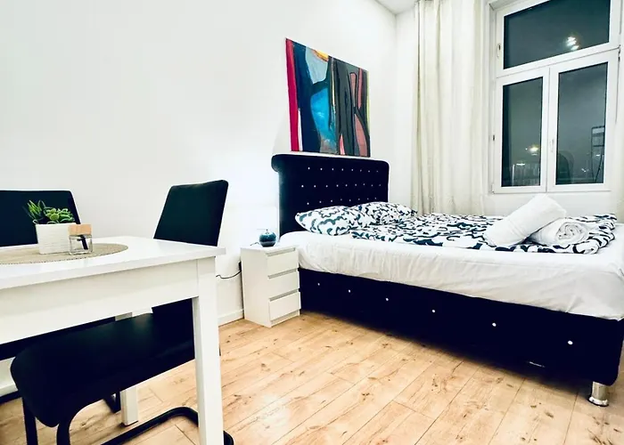 Private In Elegant 5-bedroom Near Kaufpark Alterlaa