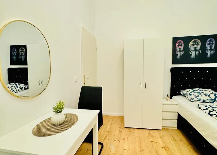 Private In Elegant 5-bedroom Near Kaufpark Alterlaa וינה