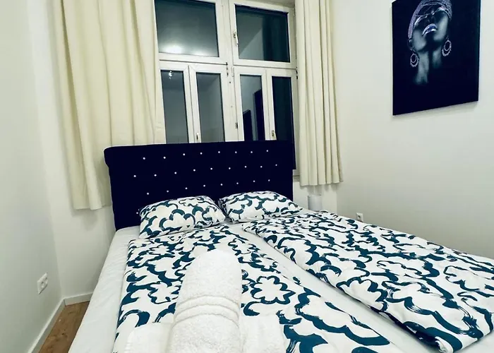 Private In Elegant 5-bedroom Near Kaufpark Alterlaa