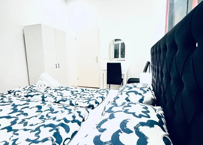 Private In Elegant 5-bedroom Near Kaufpark Alterlaa וינה