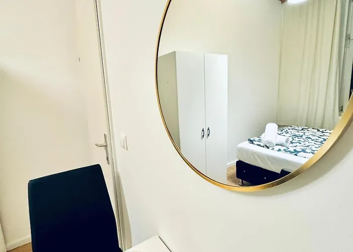 Private In Elegant 5-bedroom Near Kaufpark Alterlaa *