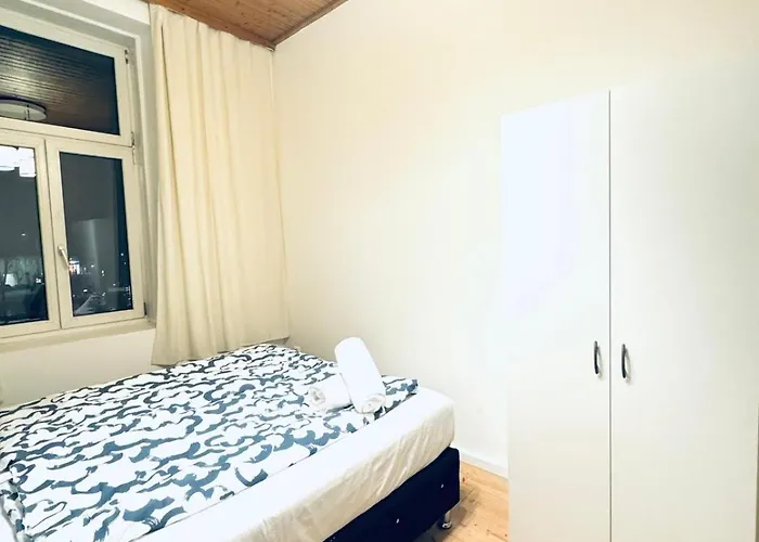 Private In Elegant 5-bedroom Near Kaufpark Alterlaa וינה