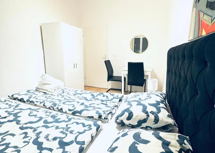 Private In Elegant 5-bedroom Near Kaufpark Alterlaa *