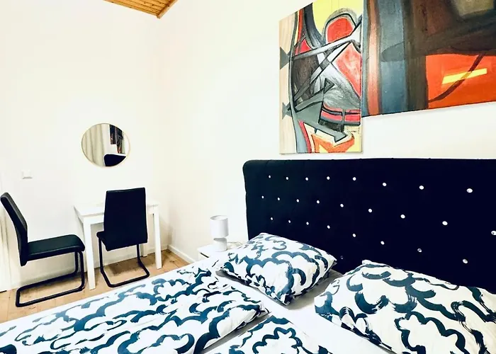 Private In Elegant 5-bedroom Near Kaufpark Alterlaa וינה