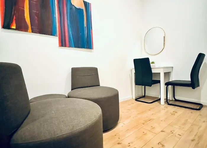 Private In Elegant 5-bedroom Near Kaufpark Alterlaa *