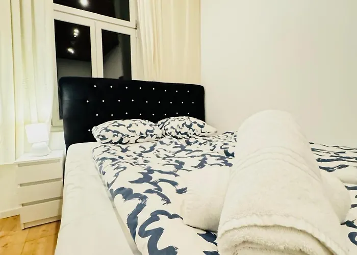 Private In Elegant 5-bedroom Near Kaufpark Alterlaa * וינה