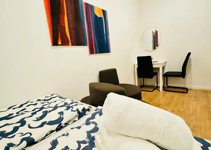 Private In Elegant 5-bedroom Near Kaufpark Alterlaa *