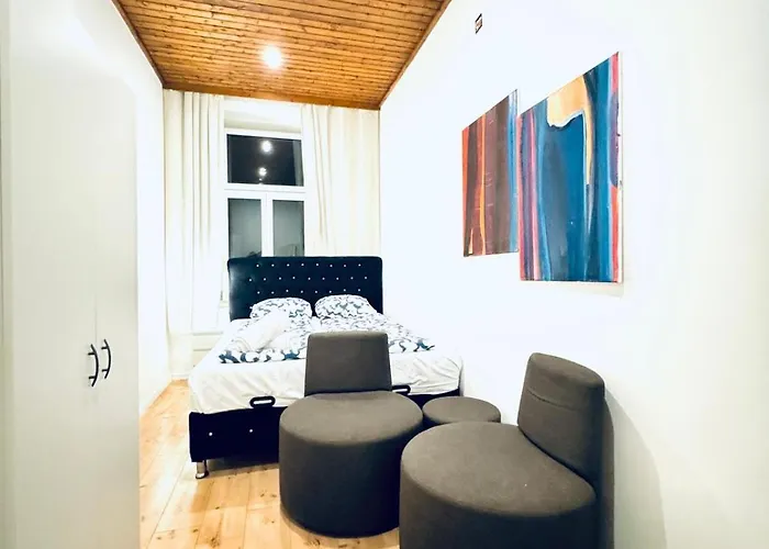 Private In Elegant 5-bedroom Near Kaufpark Alterlaa