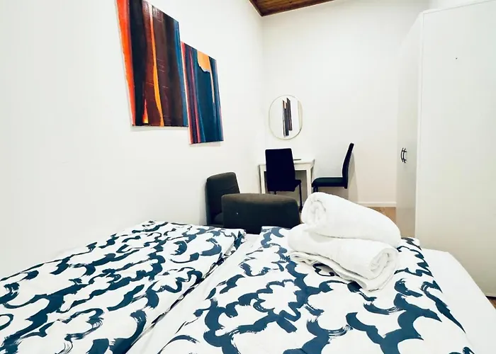 Private In Elegant 5-bedroom Near Kaufpark Alterlaa