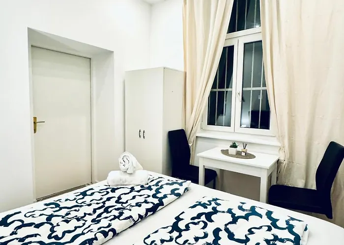 Private In Elegant 5-bedroom Near Kaufpark Alterlaa