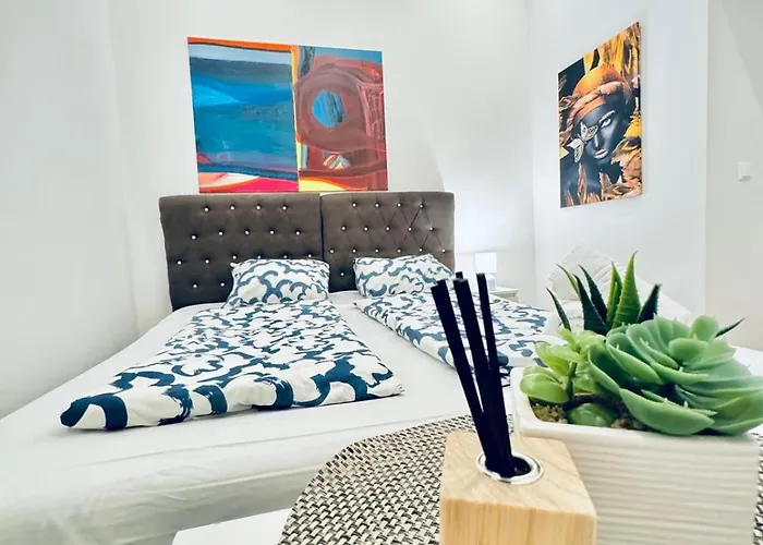 Private In Elegant 5-bedroom Near Kaufpark Alterlaa